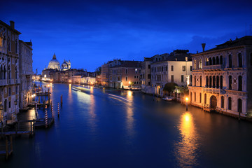 Fototapeta na wymiar Grand canal of Venice city with beautiful architecture at dusk, Italy