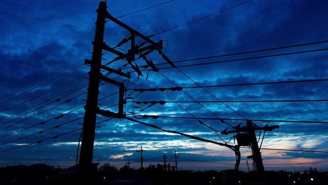 4K 住宅街の夕焼け 幻想的な空　電柱のシルエット　微速度撮影　タイムラプス　ズームアウト
