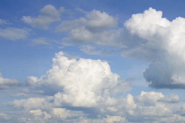 Obraz na płótnie Canvas Beautiful clouds in the sky. Warm summer day