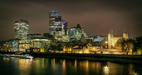 Fototapeta na wymiar London sykline with Tower at night