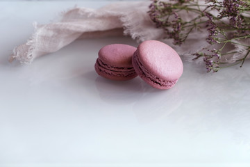 Violet macarons with flowers 