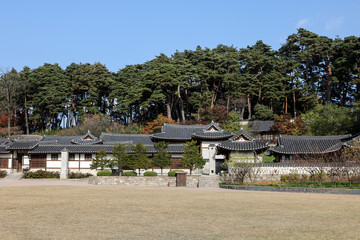 Hanok houses seen in Korea are old-fashioned.