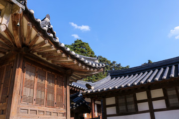 Fototapeta na wymiar Hanok houses seen in Korea are old-fashioned.