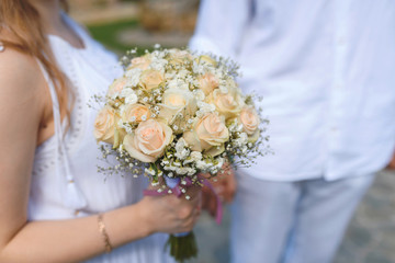 rose bouquet in hand of bride