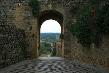 Fototapeta na wymiar Fortress gate to Monteriggioni castle, Tuscany, Italy