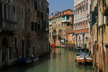 Fototapeta na wymiar Old canals in Venice, Italy