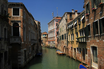 Fototapeta na wymiar Old canals in Venice, Italy