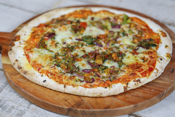 pizza entière au pesto et mozzarella