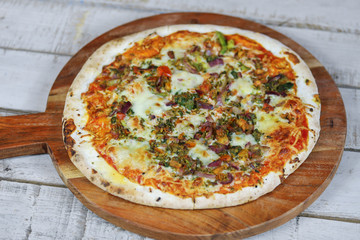pizza entière au pesto et mozzarella