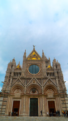 Fototapeta na wymiar view of the cathedral in siena italy