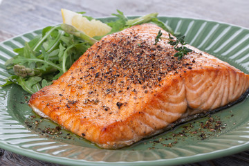 Grilled salmon fillet with pepper