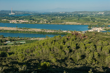 Rhone  mit Staustufe Vallabr&egrave;gues