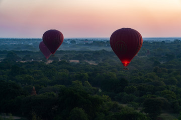 Globos en Bagan (Myanmar)
