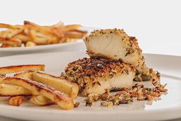 merluzzo gratinato al forno con patate arrosto primo piano fronte