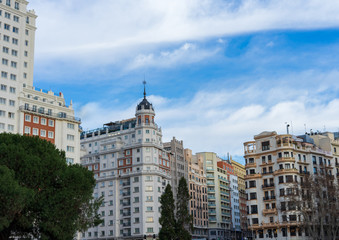 Fototapeta na wymiar Edificios típicos de el centro de Madrid (España)