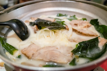 eat tonkotsu ramen