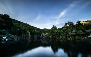 Obraz premium Fotografía en el embalse del Pueblo de Navacerrada, en la Barranca 