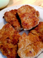 panierte Schnitzel auf Teller