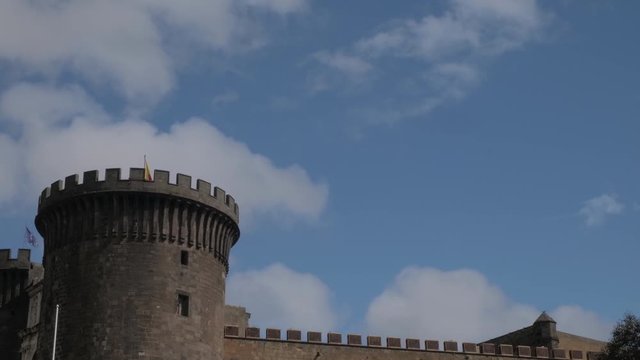 N&aacute;poles. Nubes sobre el Castel Nuovo,  Maschio Angioino. Campania, Italia, Europa.