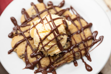 cookie with ice cream