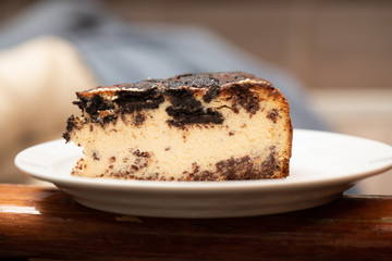 cheesecake with cookies