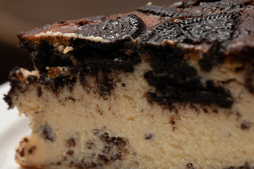 cheesecake with cookies