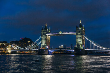 Obraz premium Evening view of Tower Bridge in London - famous tourist attraction