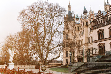 Obraz premium An ancient castle and a Park around it.