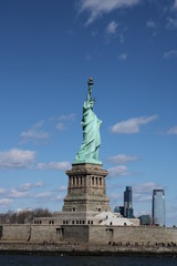 Fototapeta premium Statue of Liberty Side Blue Sky
