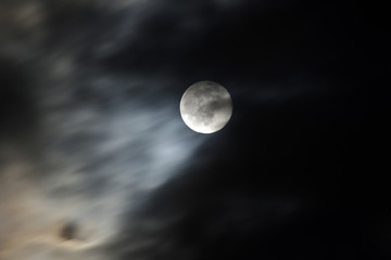 mond und wolken