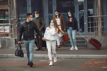 Obraz na płótnie Canvas Travelers leaving airport are wearing protective masks.