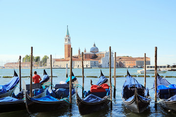 Obraz na płótnie Canvas panorama of the city of venice seen from its gondolas