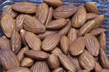 Fototapeta premium Prunus dulcis, Mandorle. Prodotto tipico siciliano