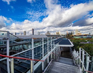 Naklejka premium bridge over the city