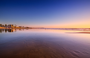 View South on Pacific Beach towards Mission Beach at low tide on a sunny Winter evening