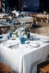 Beeautiful wedding table decoration and decor in blue style