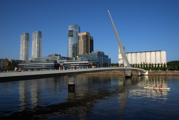 Obraz premium Women bridge, Puerto Madero, Buenos Aires