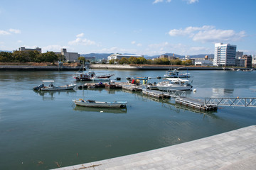 Fototapeta premium 広島県の川沿いの風景