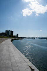 広島県の川沿いの風景