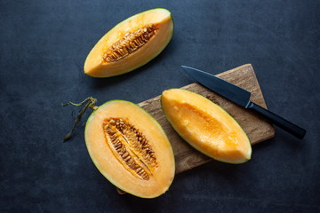 Fresh Juicy honeydew melon sliced on dark gray background .healthy food.hami melon.  L 由 litchima 提供