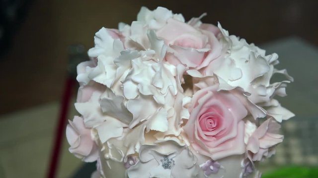 top of big cake with white and pink roses, slow motion 1080p