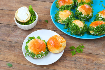 Brötchen mit Kräutern