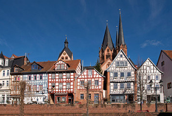 Häuserreihe in der Altstadt von Gelnhausen in Hessen, Deutschland 