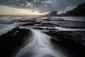Fototapeta premium Beautiful view of long exposure of Pura Tanah Lot in sunset time at Bali, Indonesia.