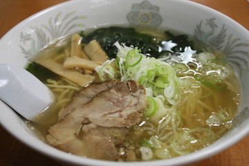 昔ながらのシンプルなラーメン
