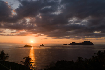 Couché de soleil depuis Grande Terre à Mayotte.
