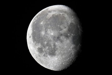 Waning Gibbous Moon © Beatrice Heinze/Wirestock