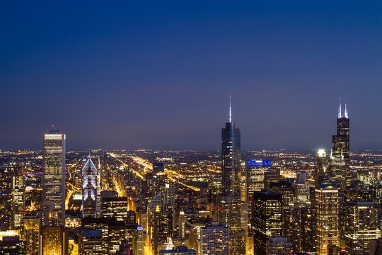 Beautiful aerial view of Chicago skyline at evening, Illinois, USA © Pixels Hunter