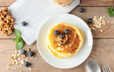 Pfannkuchen Pancakes mit Heidelbeeren Beeren
