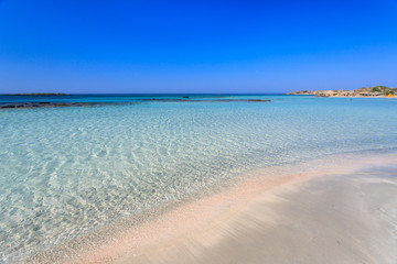 Fototapeta na wymiar spiaggia di Elafonissi a Creta
